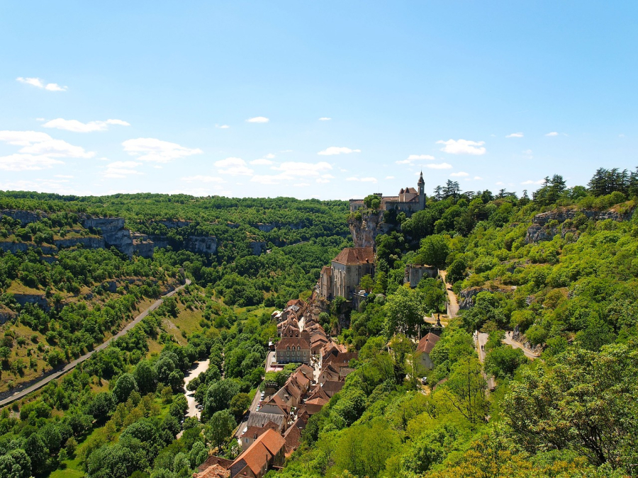 Découvrir le Charme du Lot : Les Meilleurs Spots pour des Vacances en Camping Inoubliables